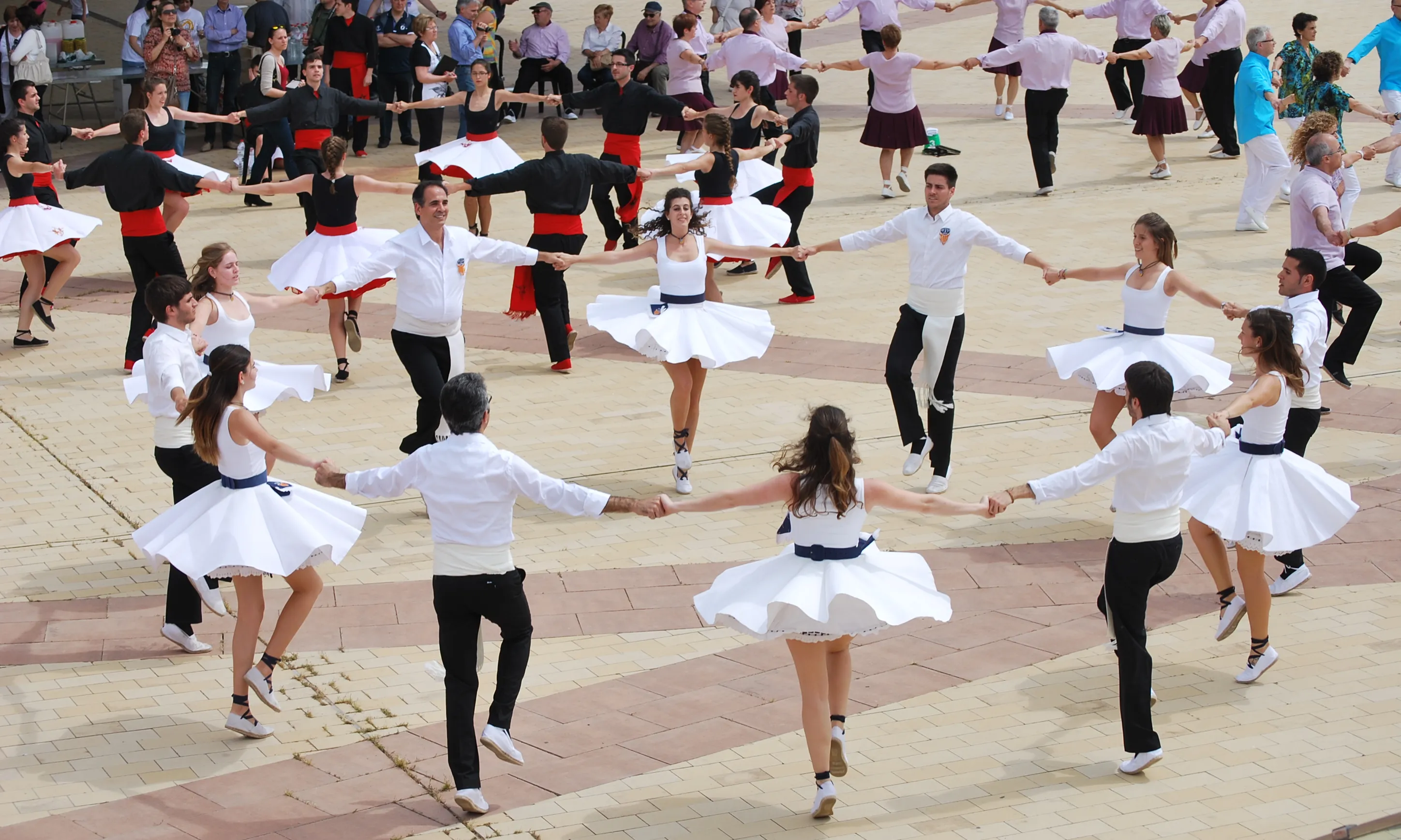 Concurs de colles sardanistes a Tarragona