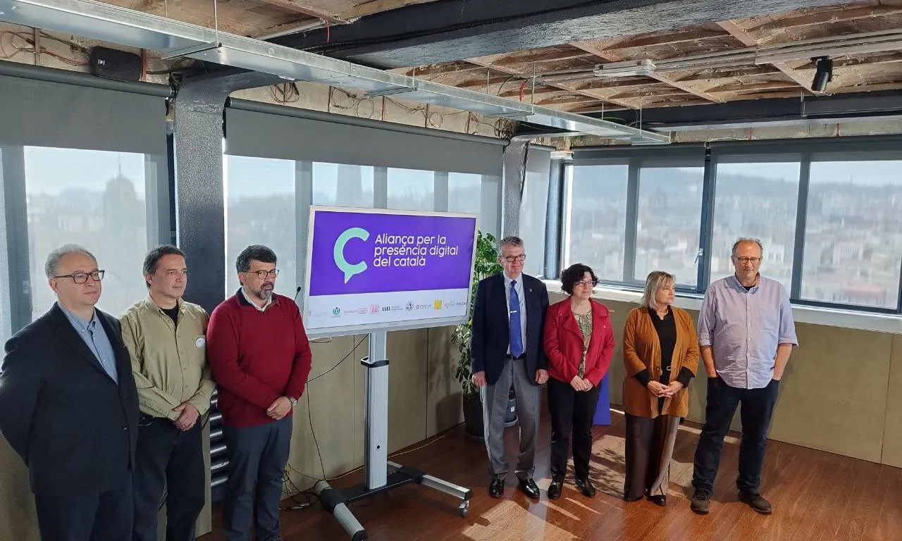 Acte de presentació de l'Aliança per la presència digital del català amb representants de les entitats col·laboradores.