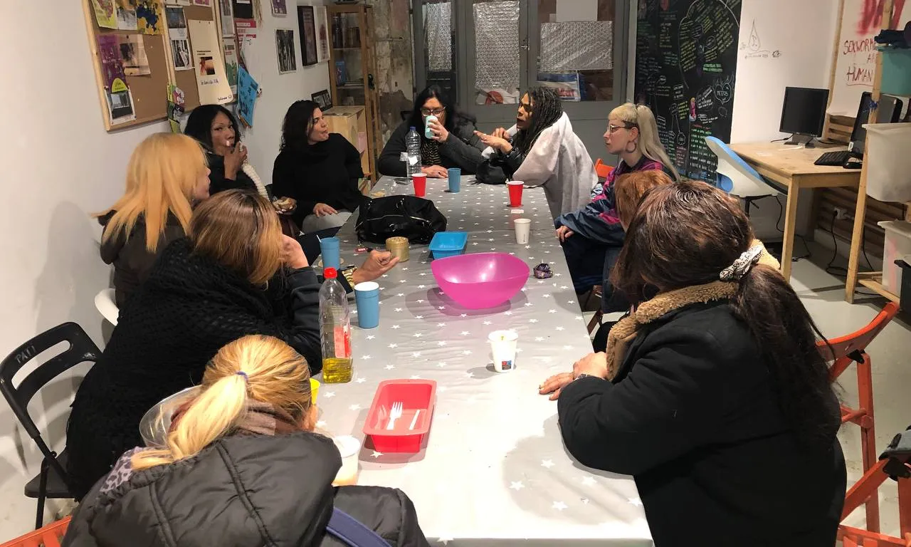 Metzineres proporciona entorns segurs a dones i persones de gènere no binari en situació de vulnerabilitat. Font: Metzineres.