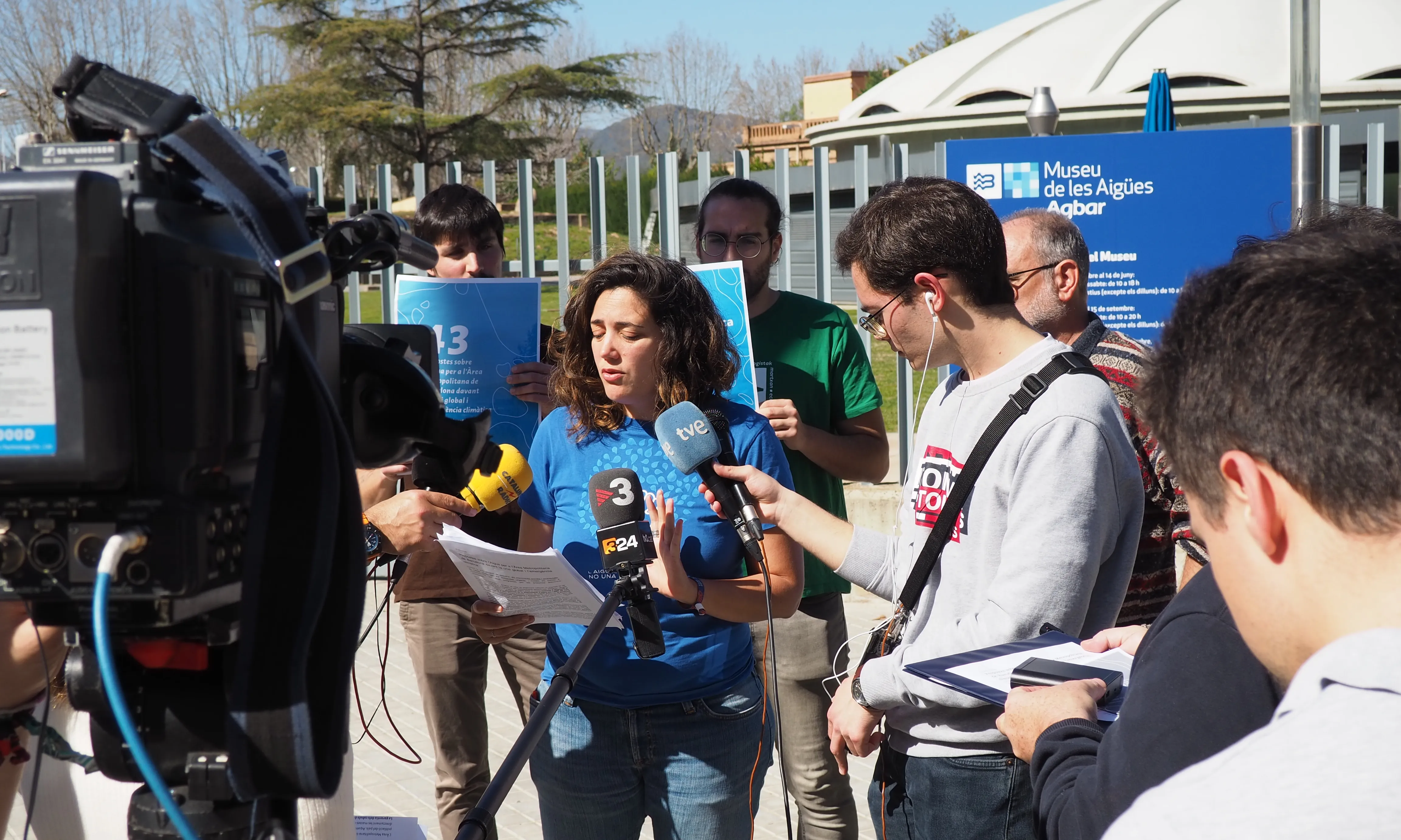 Entitats de l'AMB durant la presentaciól de les propostes sobre l'aigua davant la crisi global i l'emergència climàtica