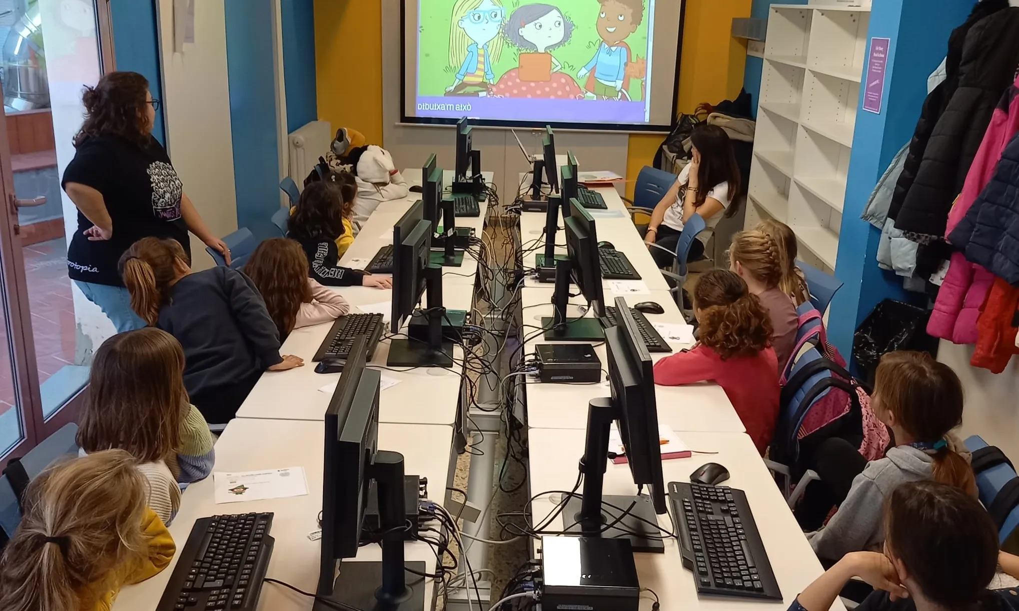 El projecte 'Tecnologia i programació de jocs en femení' va rebre la beca Maria Gaja, atorgada pel Consell Escolar Municipal de Granollers i l'ajuntament.