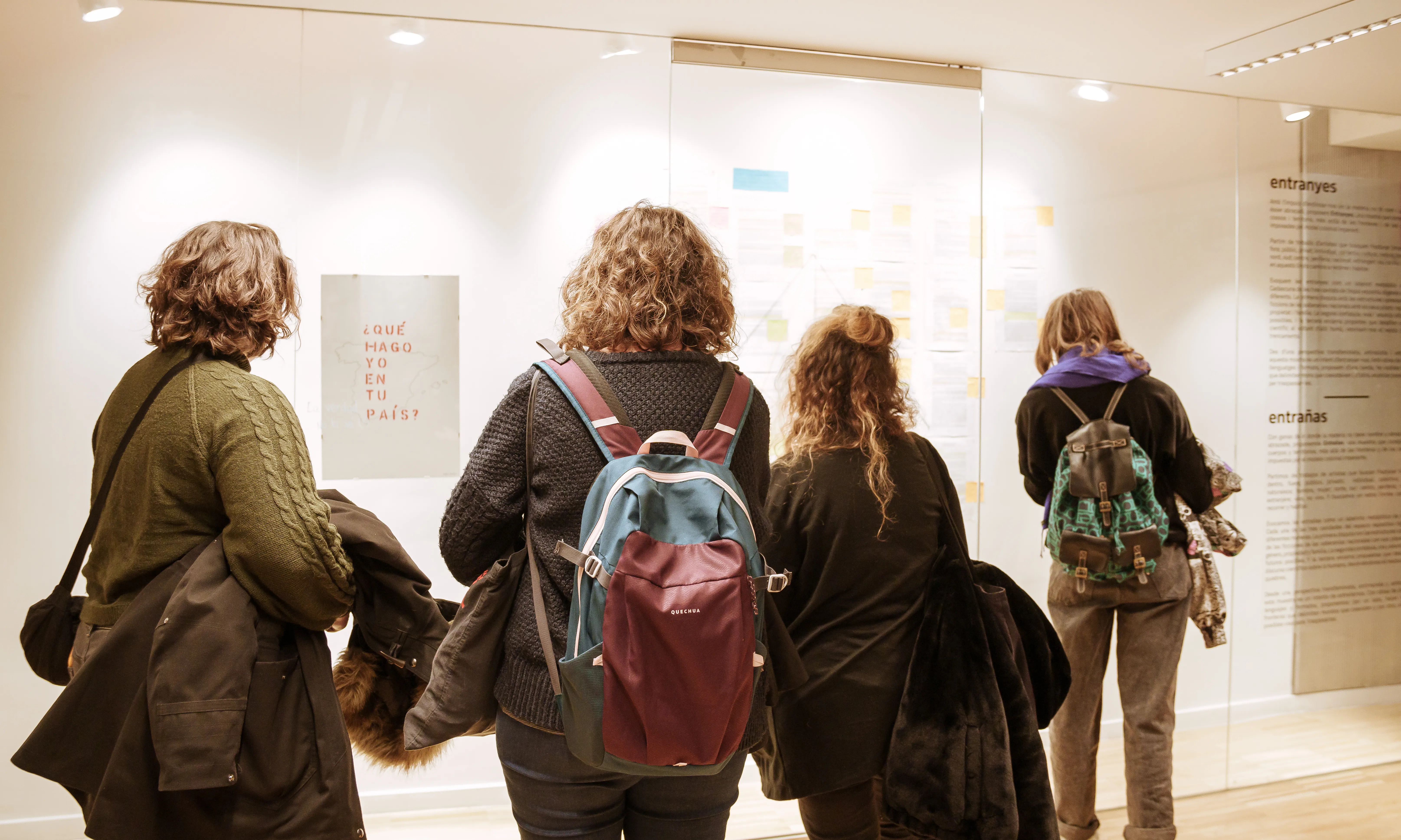 L'exposició 'Entranyes' planteja trencar amb la binarieitat del món a través de l'art.