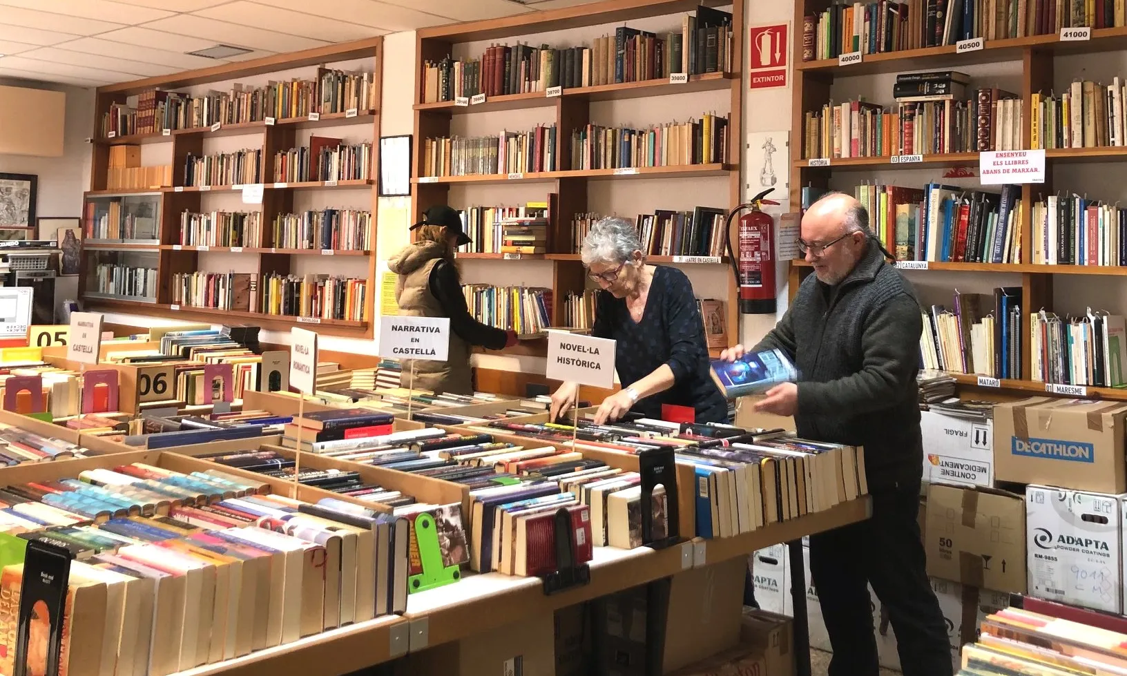 Fernando Calderón, a la dreta de la imatge, és el president de l'Associació Cultural Llibre Viu.