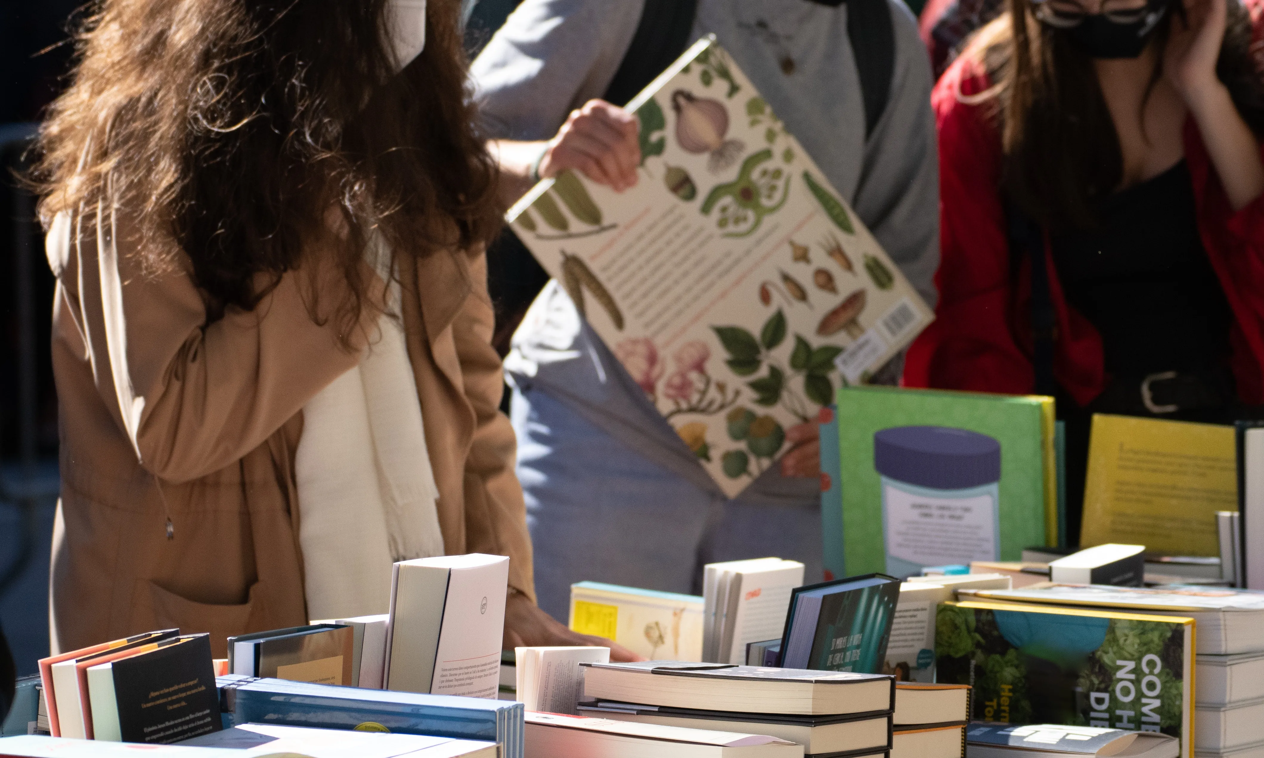 Activitats solidàries per Sant Jordi 2023.