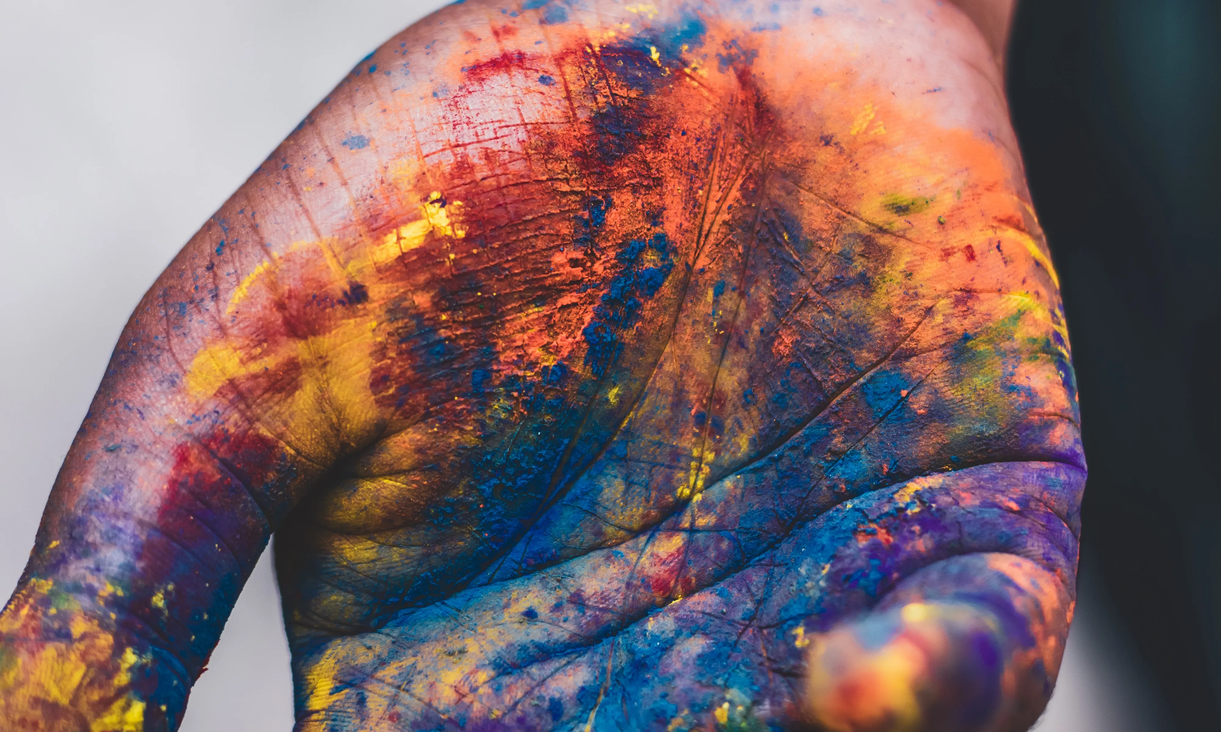 Mà tacada de pintura. Font: Pexels - Rahul Pandit