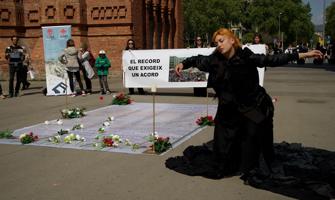 La Campanya Roba Neta ha organitzat un acte d'homenatge a les víctimes de la tragèdia del Rana Plaza.