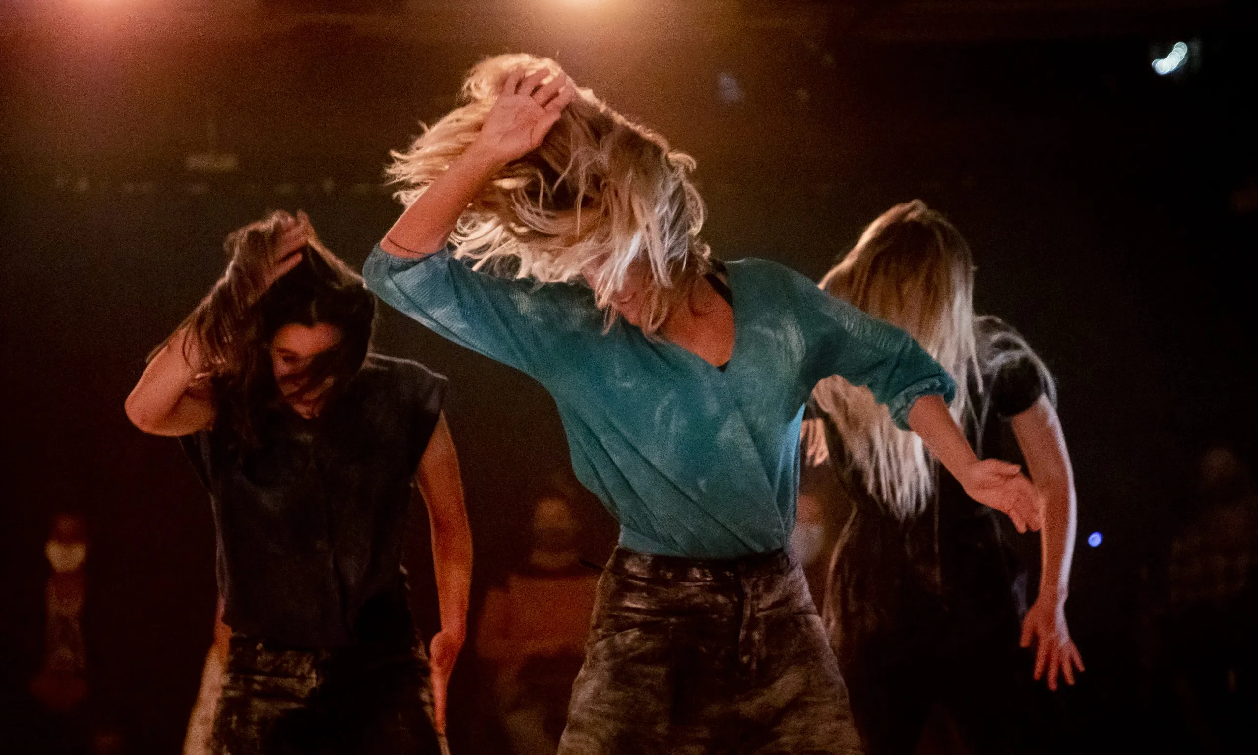 'J-AhO!', d'Amaiur Luluaga, una peça de dansa que sorgeix d’una reflexió sobre el límit entre el seny i la bogeria.