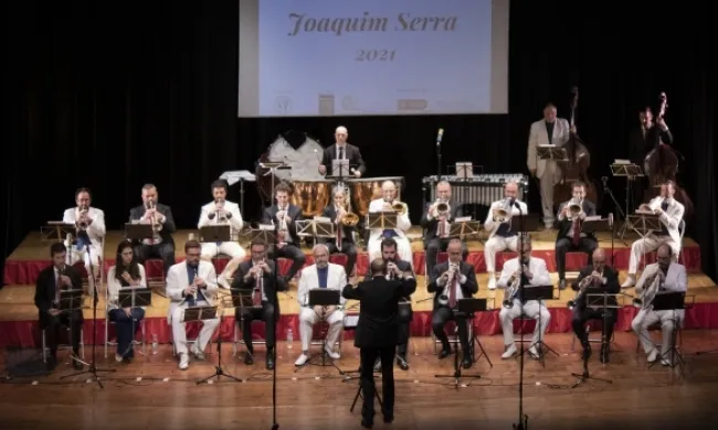 Imatge d'una cobla en concert en representació de la final de 'La Sardana de l'Any 2022'. Font: Agrupació Cultural Folklòrica Barcelona