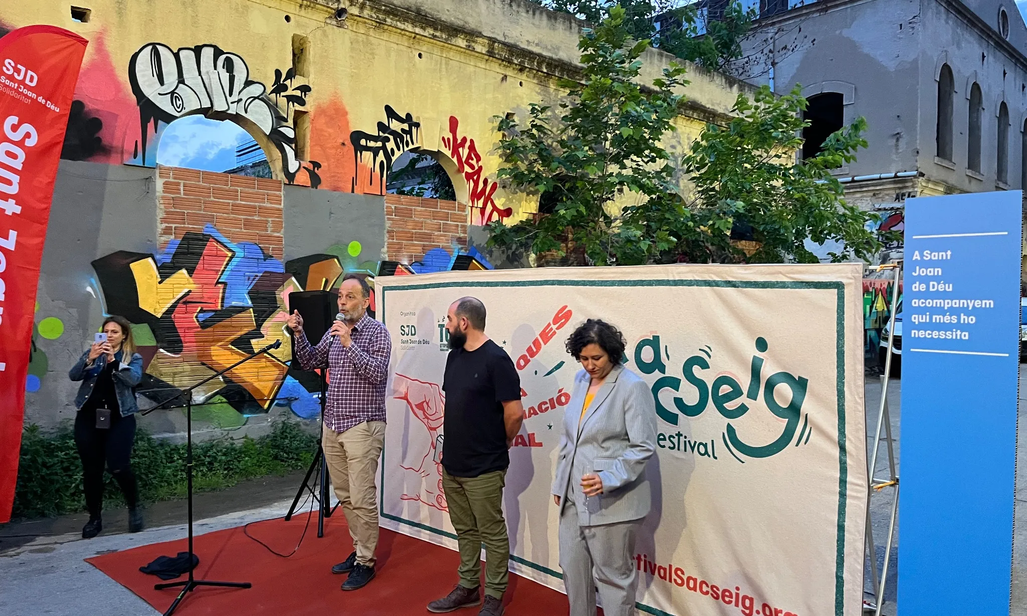 Un moment de la presentació del Festival Sacseig que vol fer reflexionar sobre quines són les estructures socials establertes.