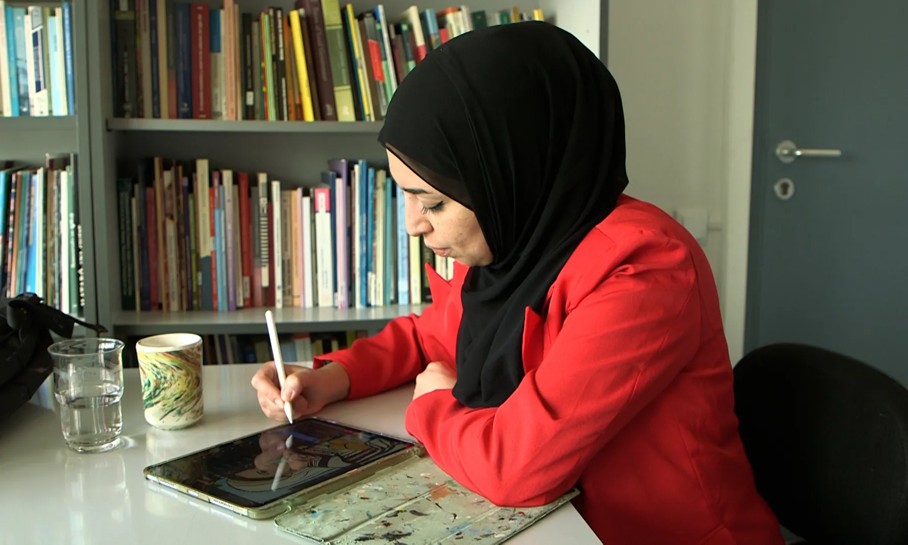 Ajjawi és una de les primeres dones palestines que es dedica a l'art, al grafiti en concret, i ha promogut l'empoderament femení.
