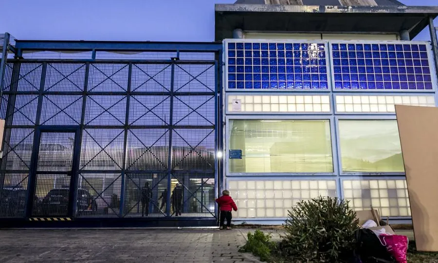 L'acompanyament de les persones tancades al CIE de la Zona Franca és un dels eixos de treball de Migra Studium.