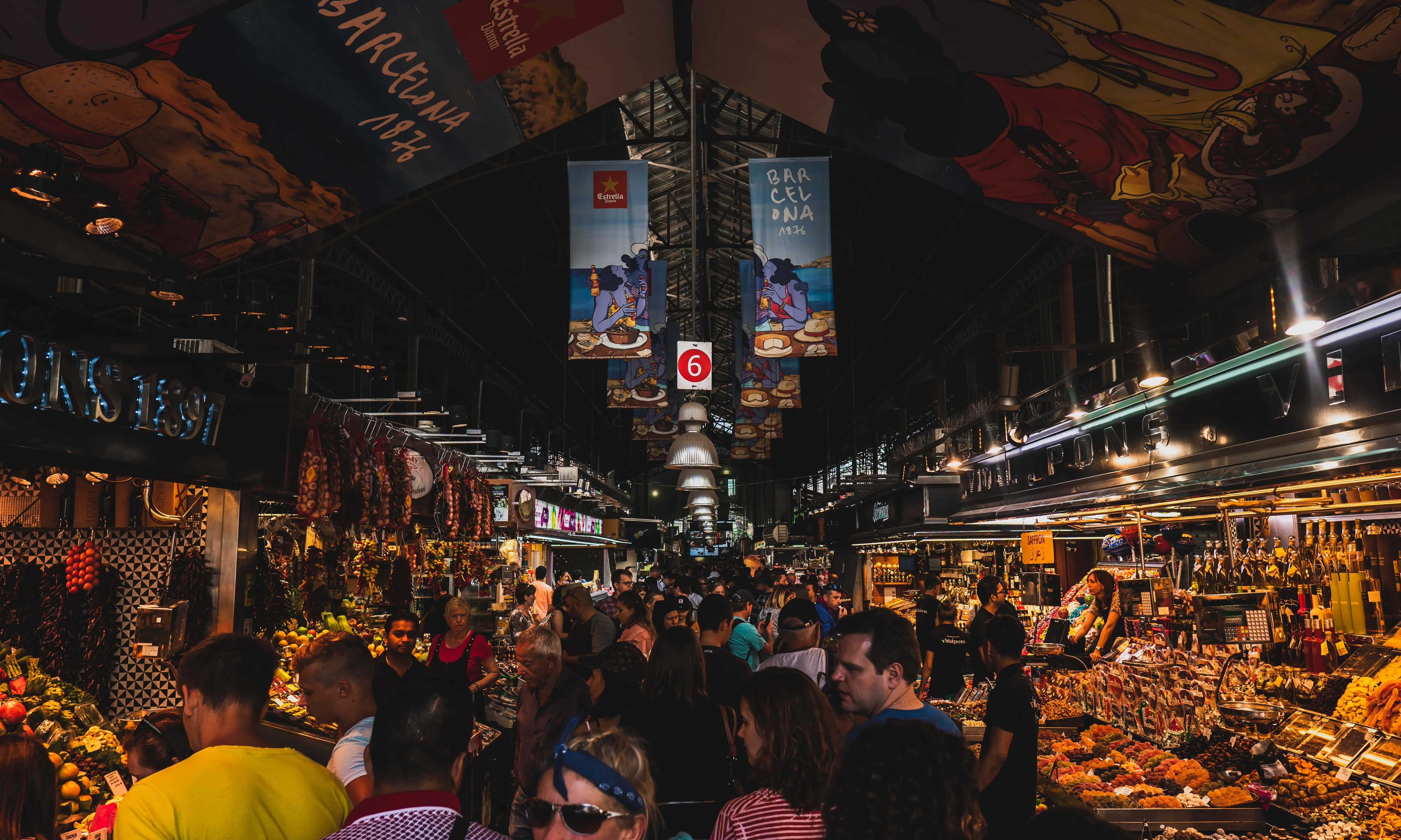 Mercat de la Boqueria de Barcelona. Font: Pexels - Chait Goli Mercat de la Boqueria de Barcelona. Font: Pexels - Chait Goli