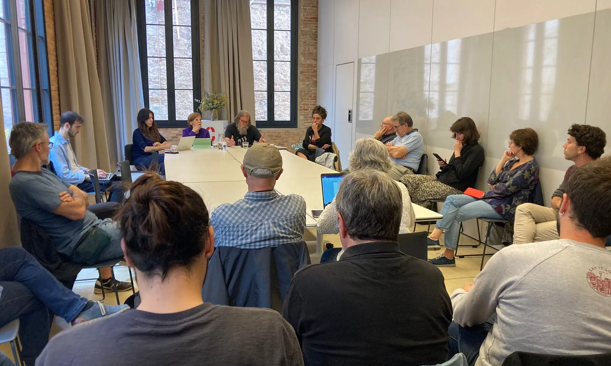 La Xarxa Renda Bàsica defensa la necessitat de trobar noves formes de lluita contra la pobresa.es firmes de suport al seu manifest. 