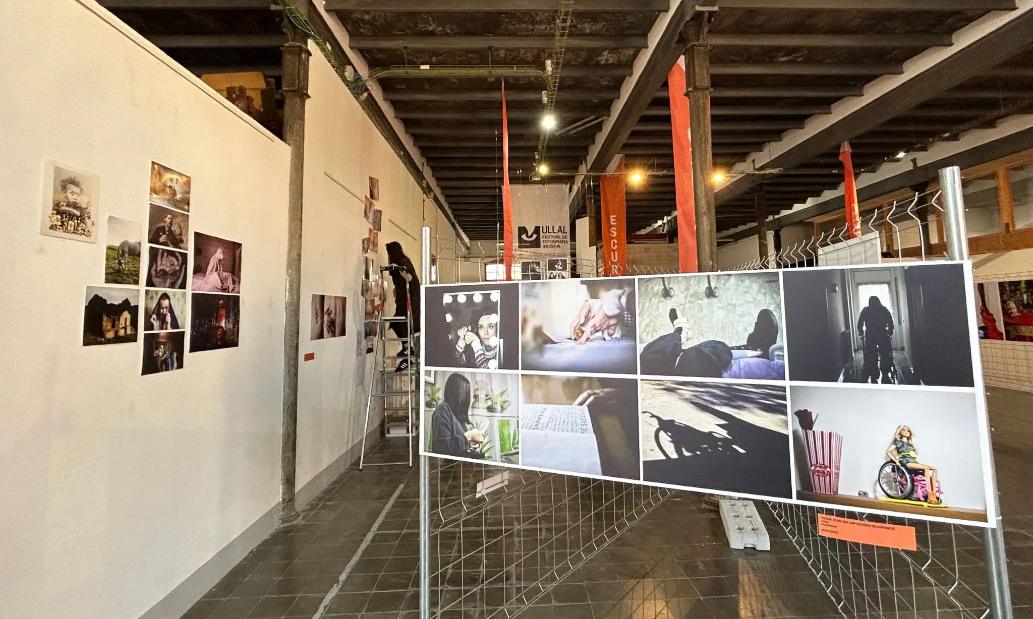 L'exposició de l'Ullal es pot veure a la sala d'actes de Can Batlló fins al 31 de maig. Font: Colectic.