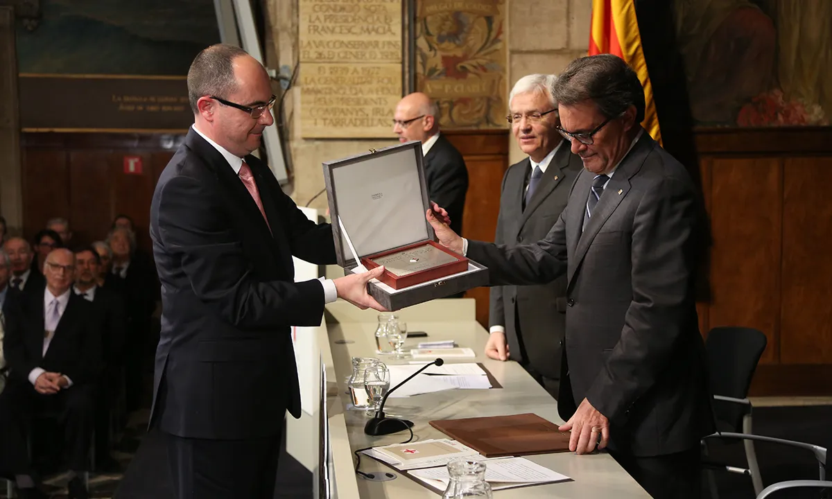 La Federació d'Ateneus de Catalunya va ser guardonada l'any 2014 amb la Creu de Sant Jordi.