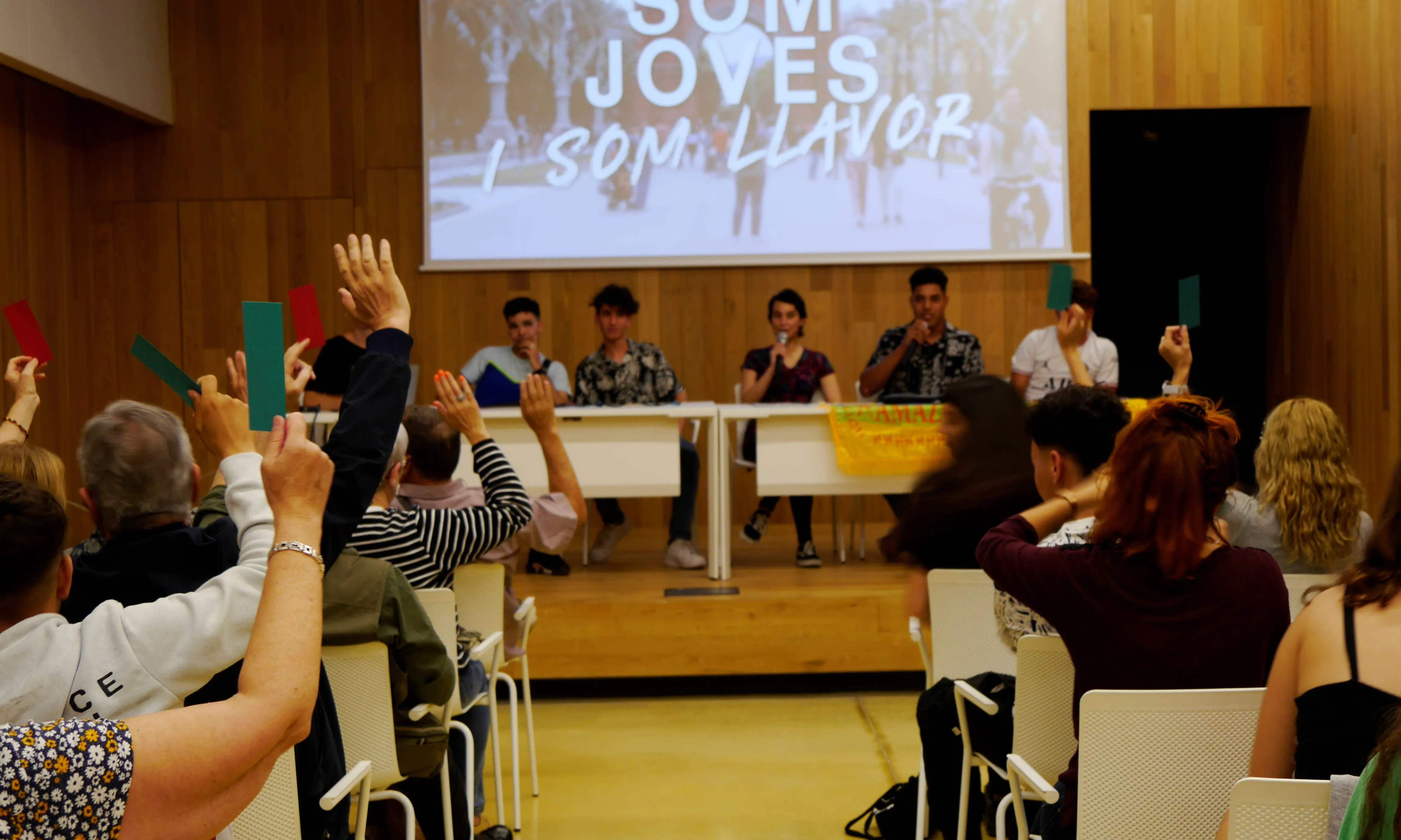 El jovent ha presentat el curtmetratge 'Som Joves, Som Llavor' al Casal de Barri Transformadors.