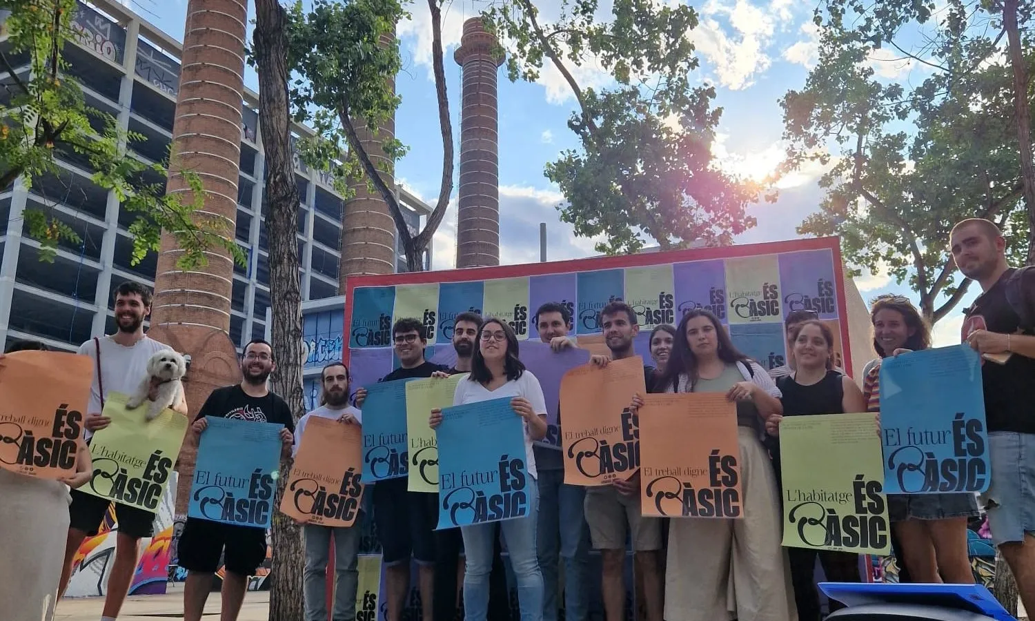 L'acte de presentació de la plataforma unitària 'És Bàsic' s'ha fet al Parc de les Tres Xemeneies, al barri del Poble-sec que Barcelona