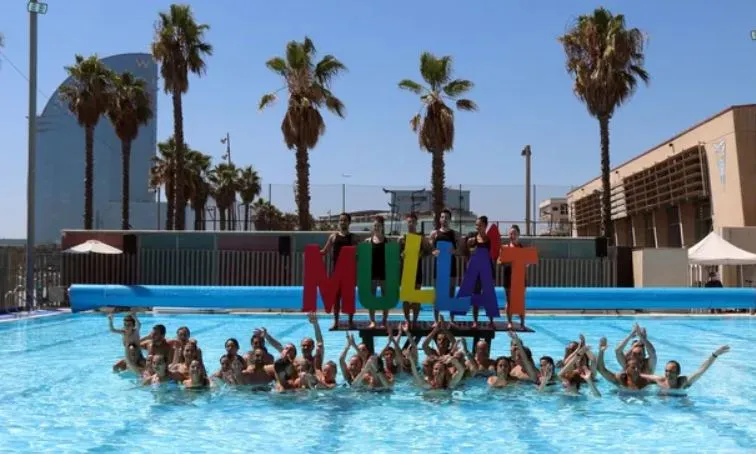 Una imatge de l'edició del 'Mulla't' de l'any passat en una piscina de Barcelona.