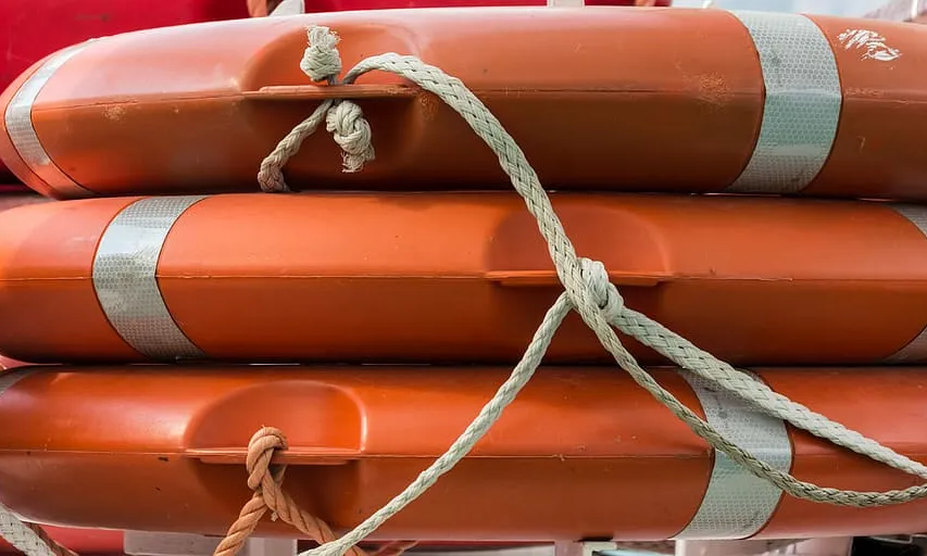 La recerca desesperada del submarí del Titanic ha coincidit en el temps amb el dramàtic naufragi de l'Adriana.