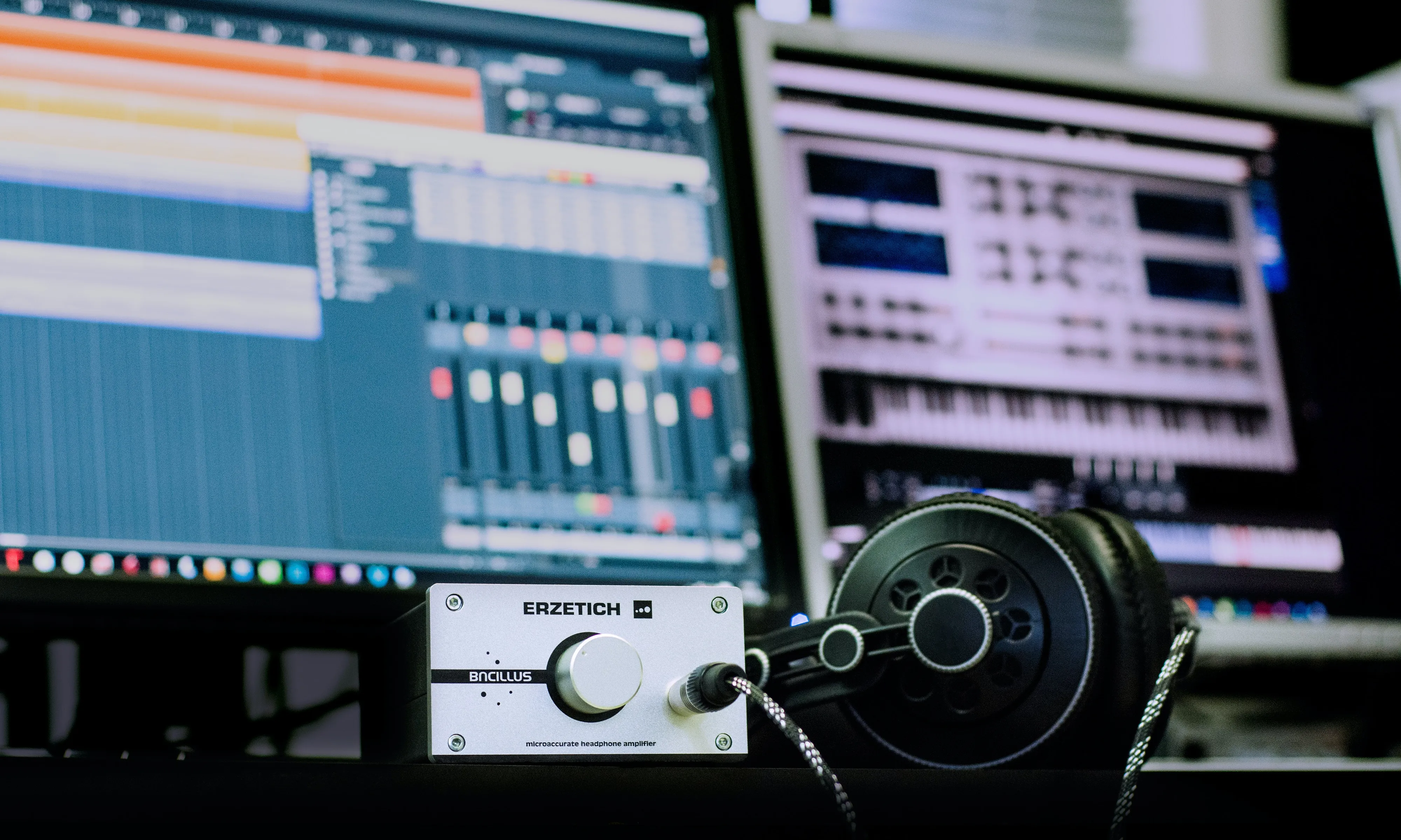 Aparells per produir música. Font: Pexels - Blaz Erzetic