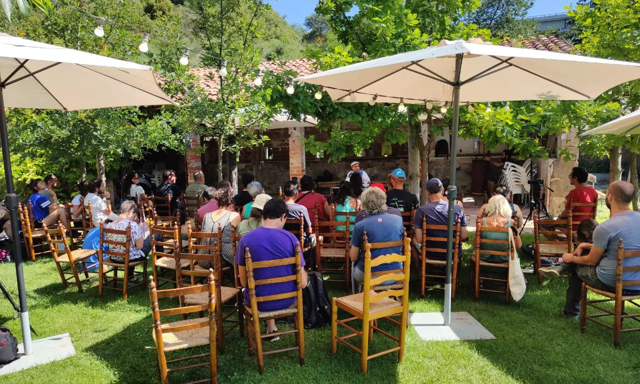 Cal Cases, Can Parera de Canyes, Mas Les Vinyes, Can Tonal, La Sequoia i La Tomassa, són els sis projectes d'habitatge cooperatiu que han impulsat el projecte.
