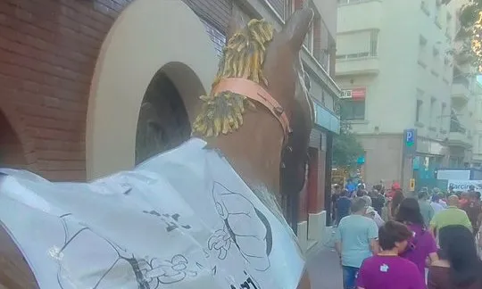 Tothom qui posi el seu granet de sorra rebrà una sèrie de recompenses, segons el nivell d'aportació.