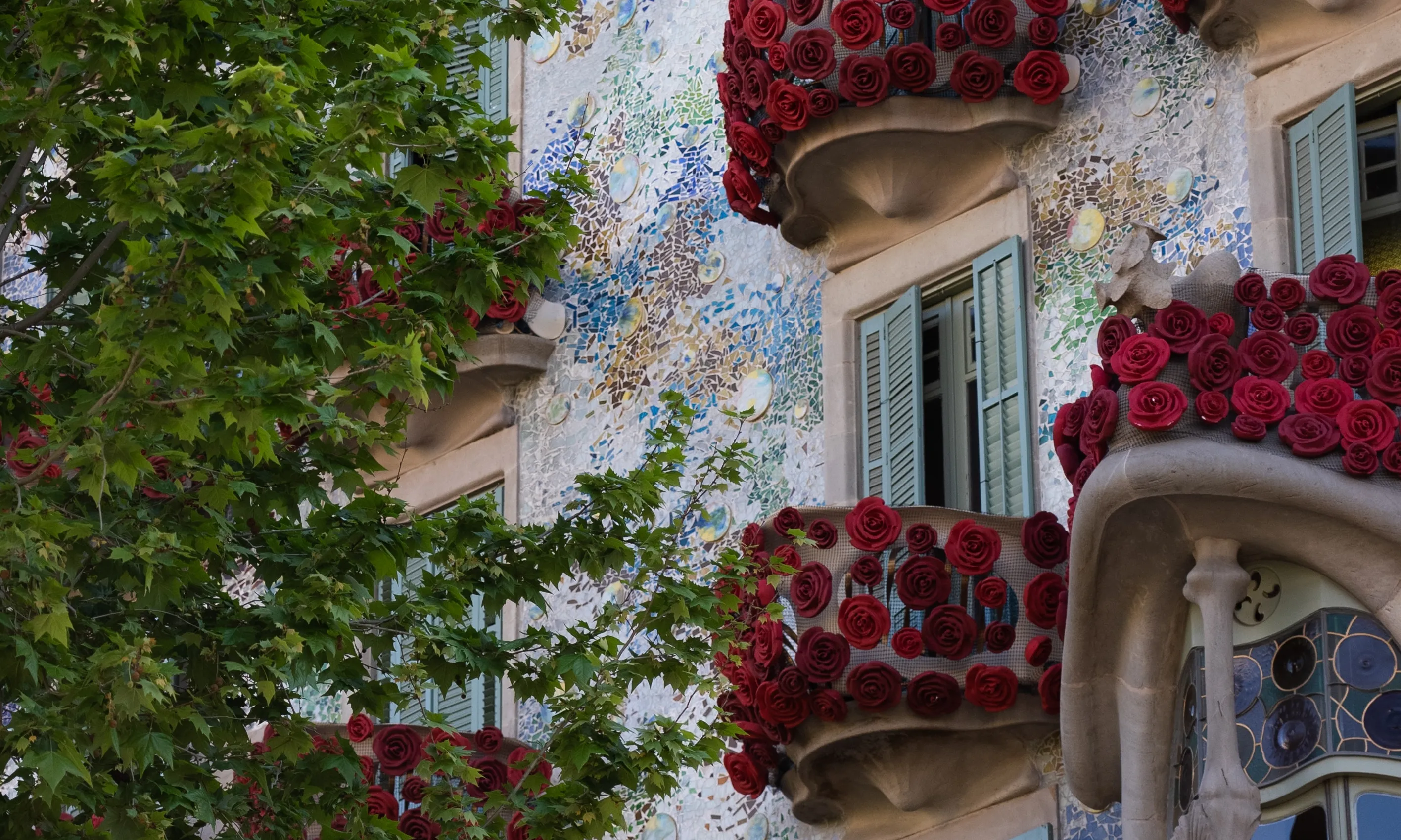 Casa Batlló per Sant Jordi. Font: Pexels - Dario Fernandez Ruz Casa Batlló per Sant Jordi. Font: Pexels - Dario Fernandez Ruz