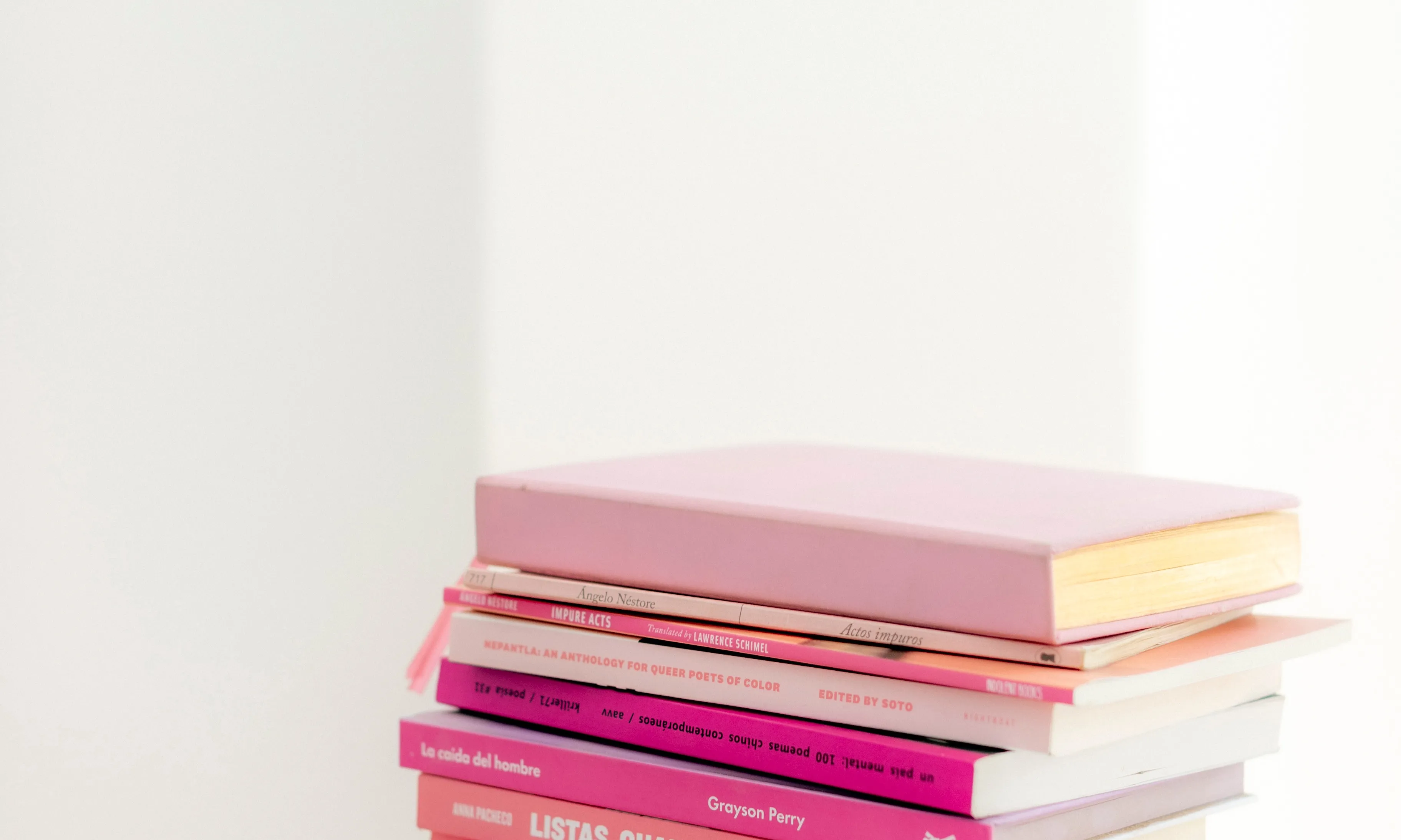 Pila de llibres. Font: Pexels - Martin de Arriba Pila de llibres. Font: Pexels - Martin de Arriba