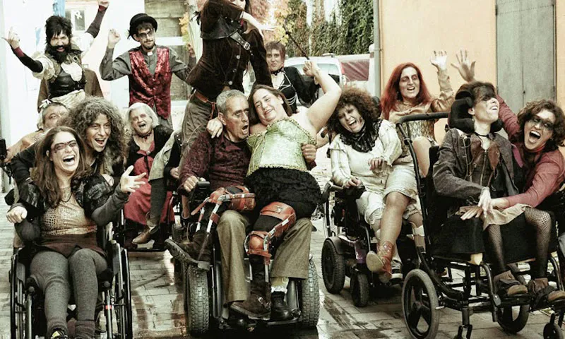 Diverses companyies de dansa inclusiva participen en la programació del festival, i una d'elles és Liant la troca, la qual presenta la seva obra 'Trencats'.