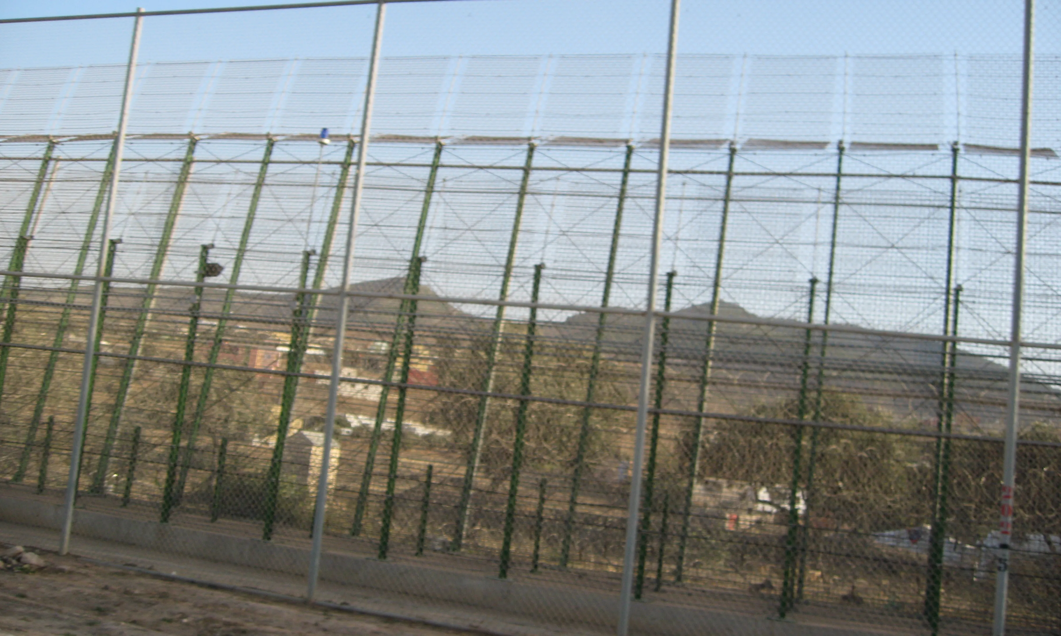 El comitè expressa preocupació per les expulsions sumàries i les devolucions en calent a la frontera.