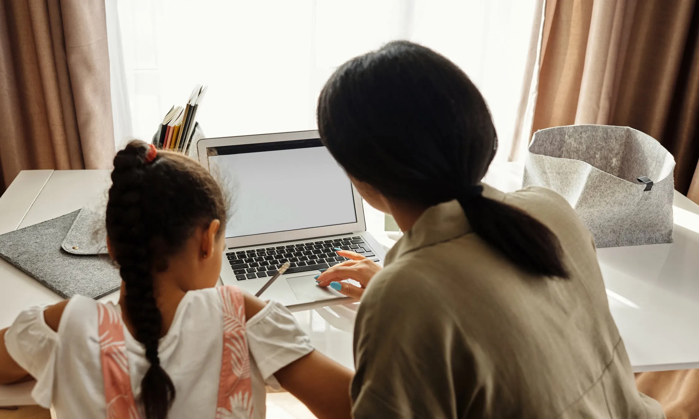 El tancament dels centres educatius va suposar l'inici de les classes telemàtiques