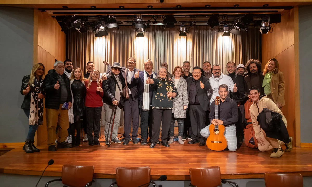 Foto de família de la presentació de la Plataforma Rumba Catalana.