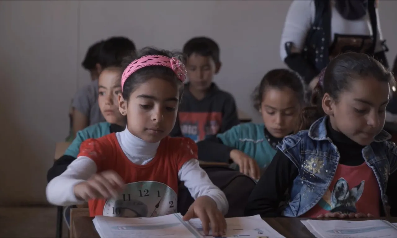 A l'espai educatiu que té en marxa Al Karia hi estudien una seixantena d'infants.