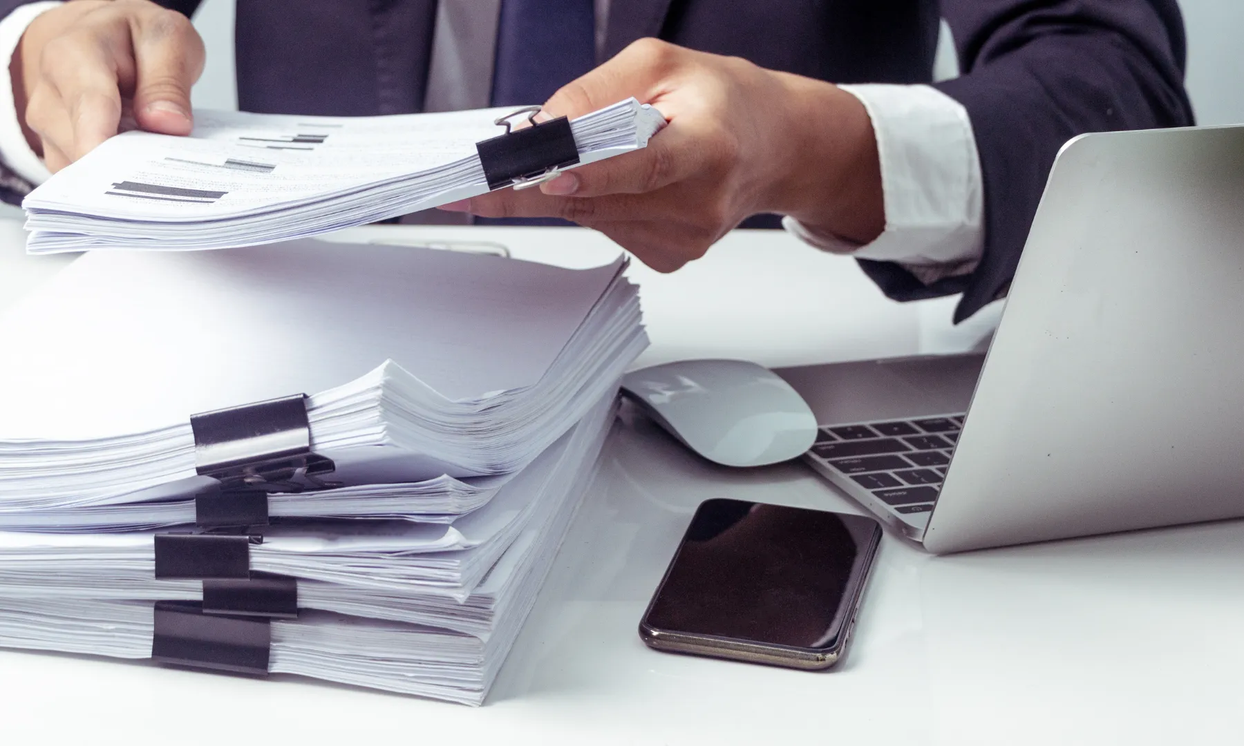 Quan una associació és declarada d’utilitat pública pot gaudir del mateix règim fiscal que les fundacions. 