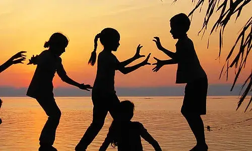 Children. Font: ann_jutatip (Flickr)