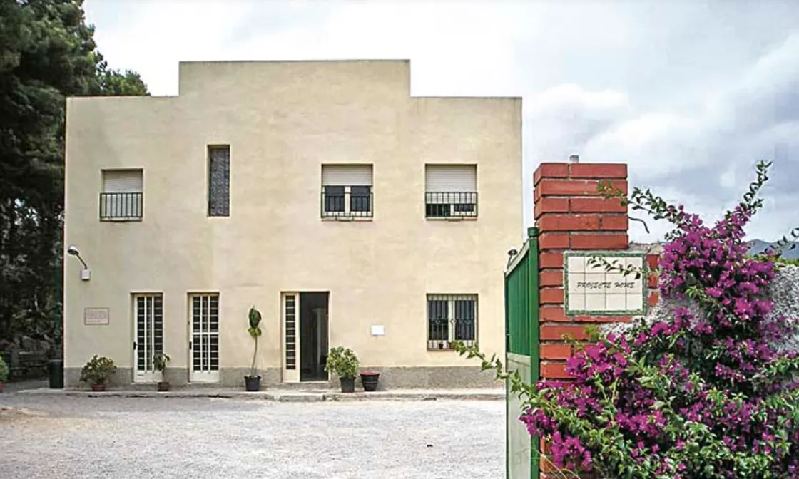 El centre de dia de Montgat ofereix programes d'acompanyament a persones amb addiccions i compta amb un menjador social. Font: Rebeca Hernández.