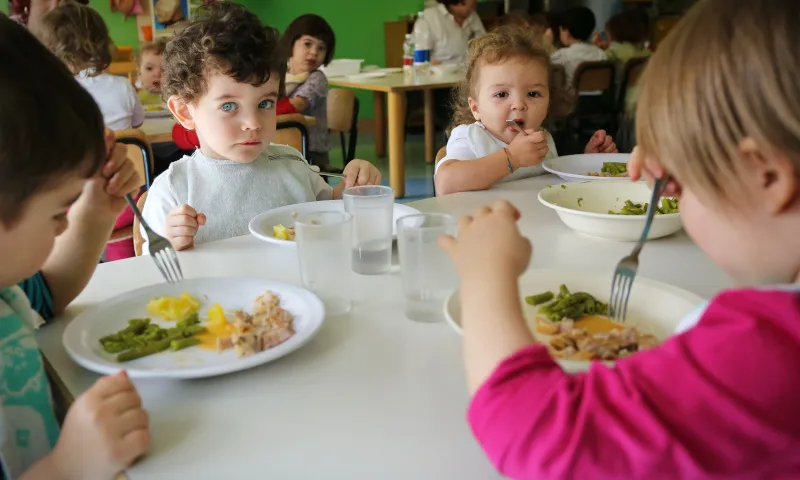 Amb la tornada a l'escola, el preu del menjador escolar és una de les preocupacions per a moltes famílies.