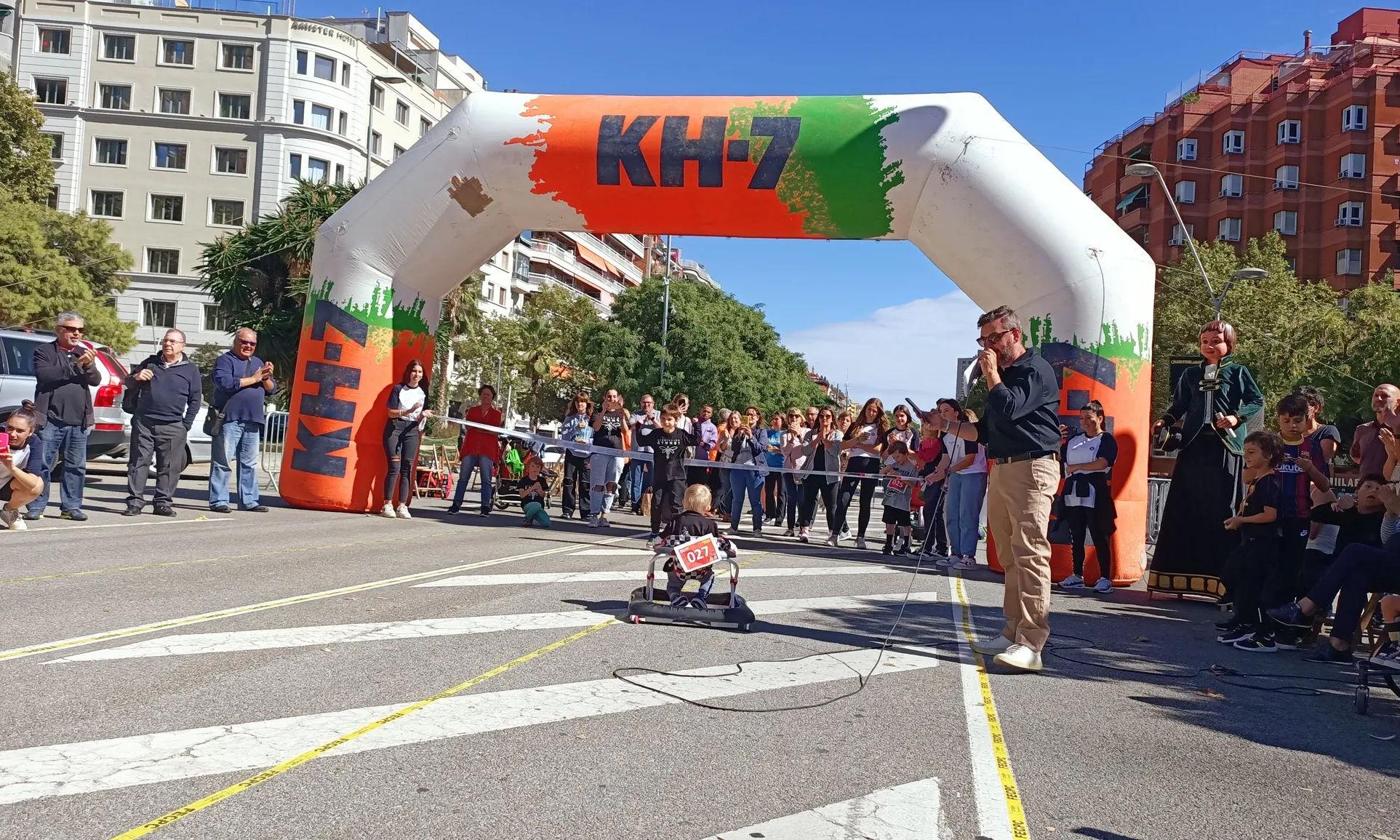 Un moment de la segona edició de la Cursa Infantil Adaptada de l'Esquerra de l'Eixample que es va fer a Barcelona l'any passat.