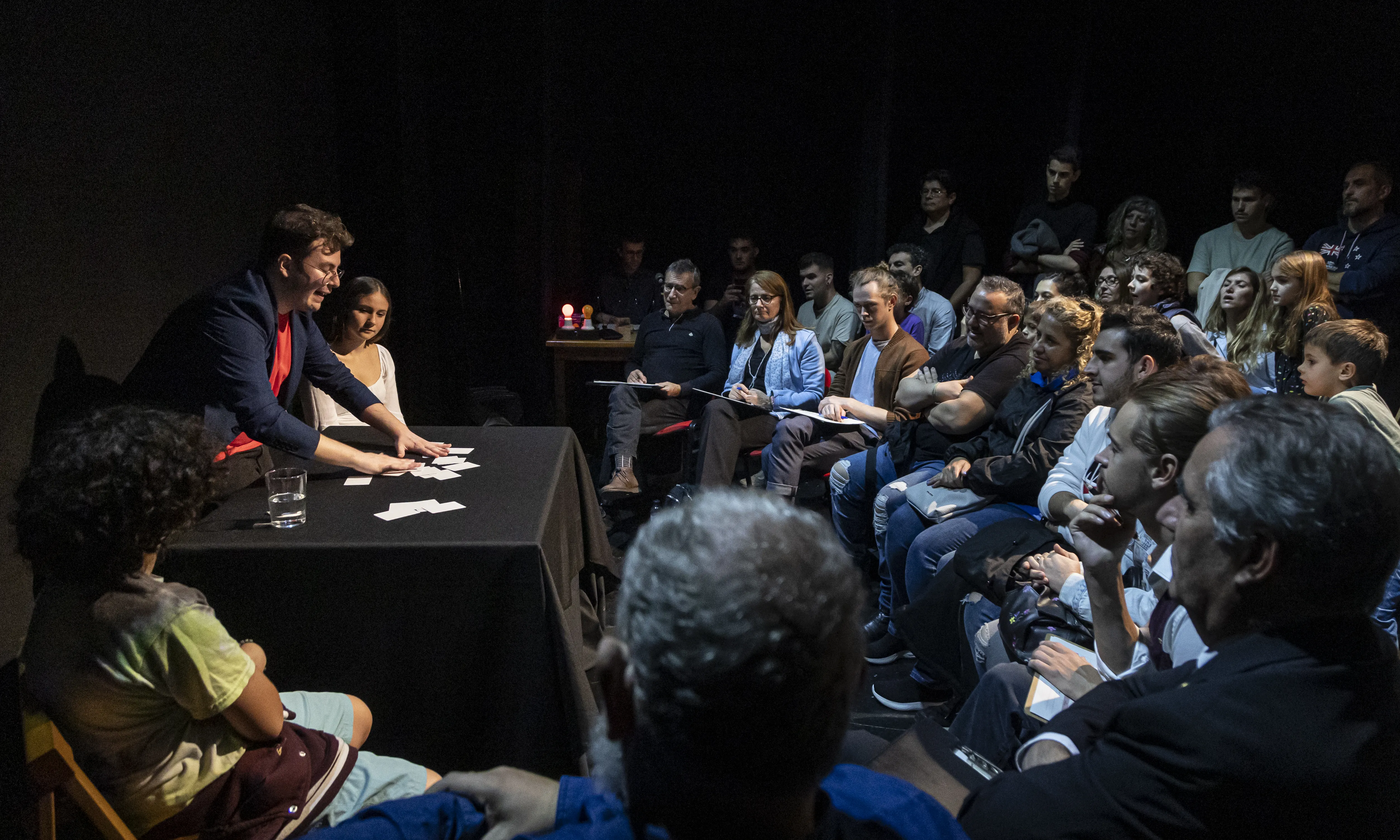 Un dels punts forts del Màgicus és l'acompanyament a les joves participants, per ajudar-les a formar-se en el camp de la màgia i créixer com a professionals.