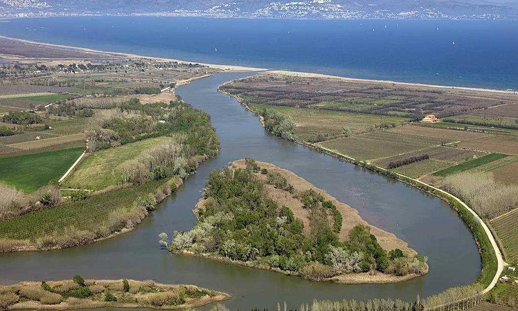 El Parc Natural dels Aiguamolls de l'Empordà forma part de la Xarxa de Parcs Naturals de la Generalitat.