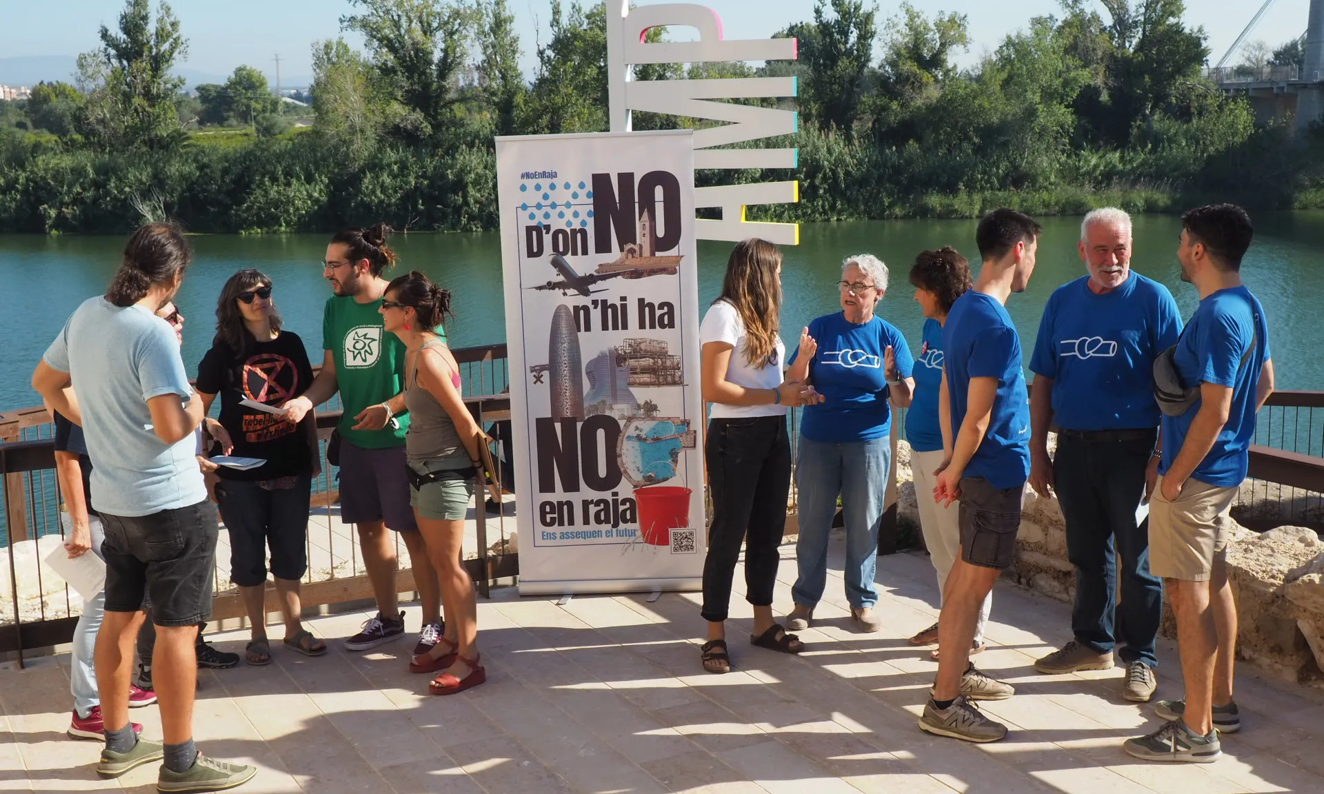Els col·lectius adherits a la campanya asseguren que la clau per combatre la sequera resideix en reduir la demanda d'aigua i abordar l'arrel del problema. Font: Aigua és Vida 