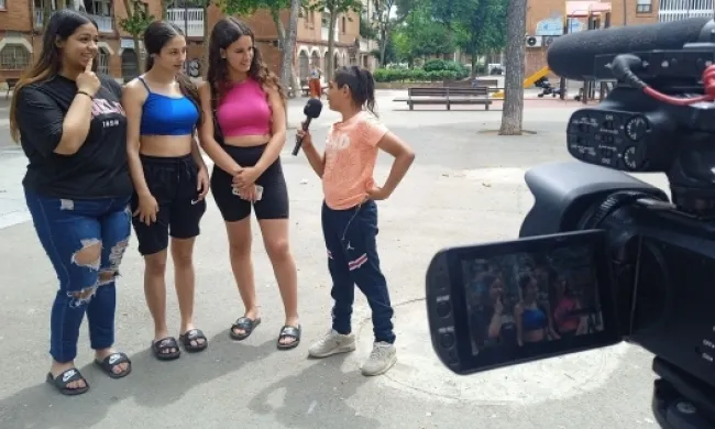 Gravació del reportatge 'Sobre el barri des de la plaça Cardenal Albareda'