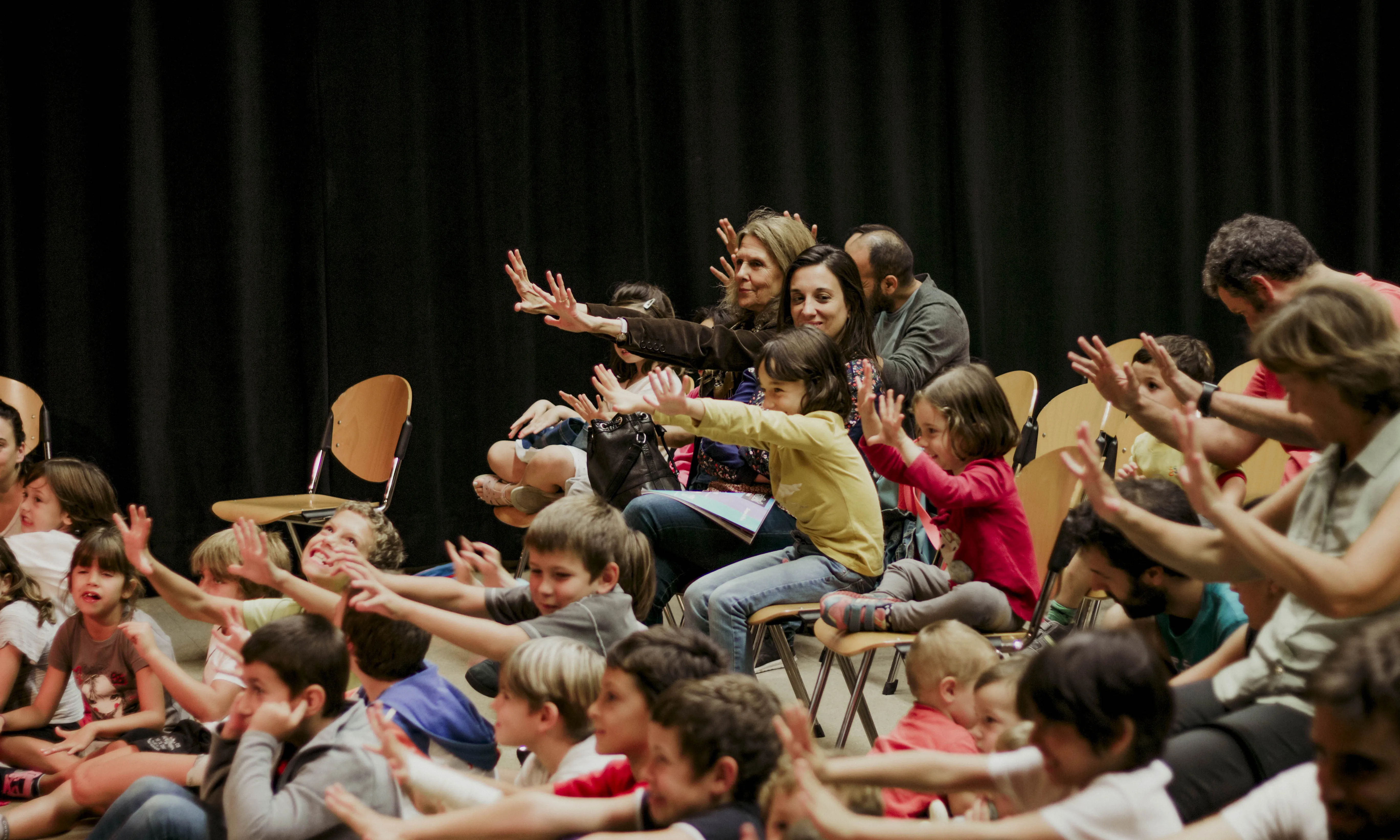 Enguany, el festival presenta diferents novetats, com les participants de les conferències, una ruta de contes i el projecte 'Un contaire a la teva escola'.