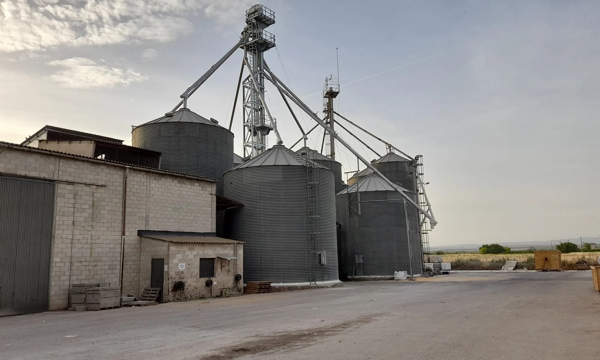 Instal·lacions i activitats habituals a la cooperativa Les Planes (Torregrossa, Pla d'Urgell)