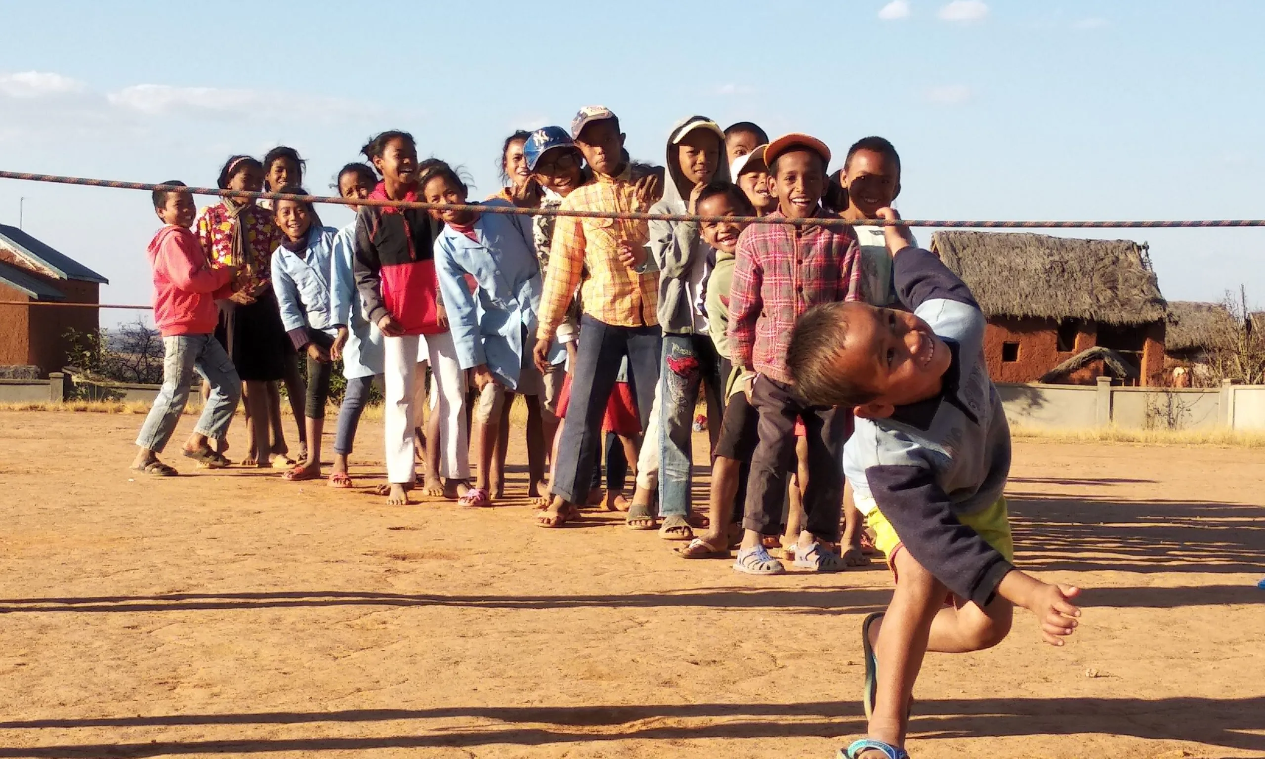 La Fundació PROIDE és una ONG vinculada a les escoles de La Salle Catalunya, creada el 1992, que busca promoure la justícia social mitjançant l'oferta d'educació de qualitat als països empo.brits, especialment a Àfrica, Amèrica Llatina i l'Orient Mitjà