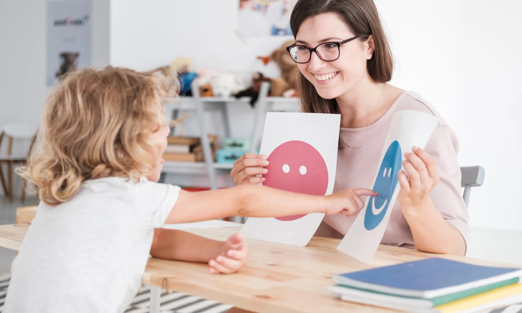 Per combatre els prejudicis que tenen les persones sobre el TEA és fonamental la sensibilització i conscienciació. 