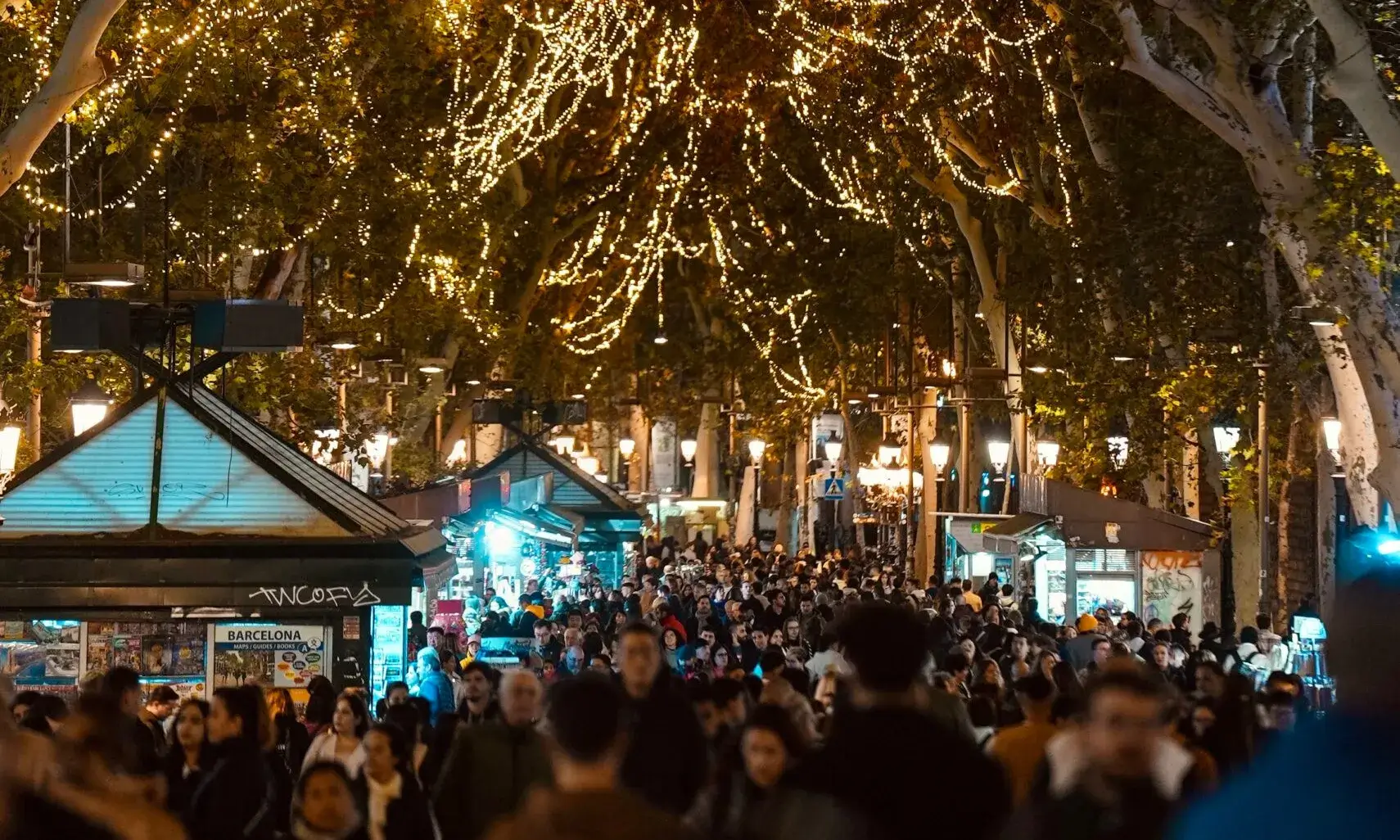 La Rambla de Barcelona amb les decoracions nadalenques d'enguany. Font: Amics de La Rambla.