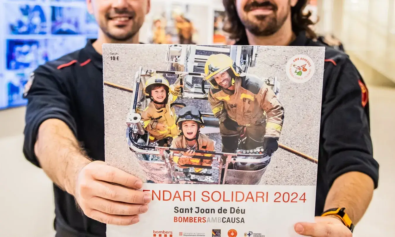 El calendari de Bombers amb Causa s'edita cada any des del 2011 per ajudar els infants dels hospitals de Sant Joan de Déu.