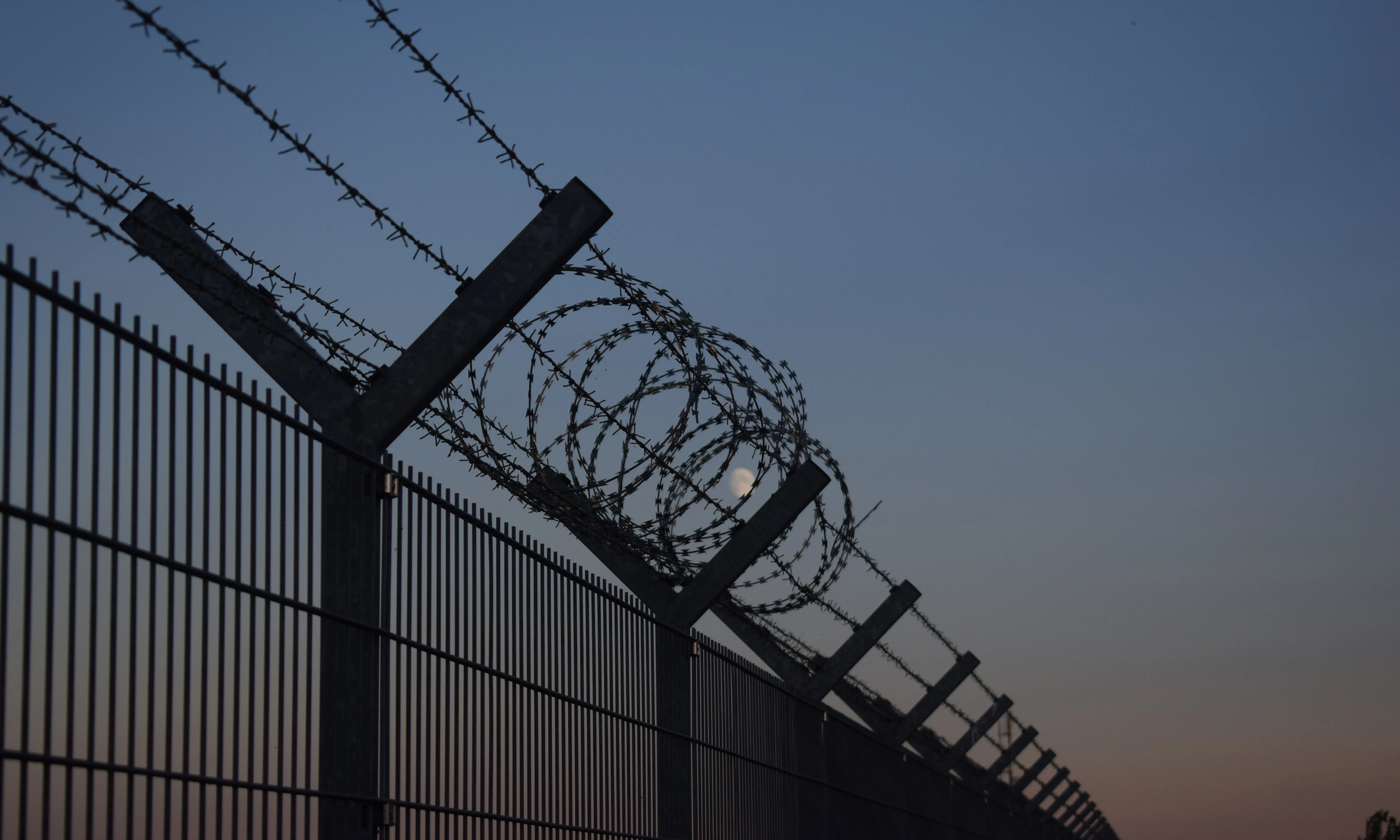 L'article 7 de la Declaració Universal de Drets Humans assegura que tota persona és "igual davant la llei".
