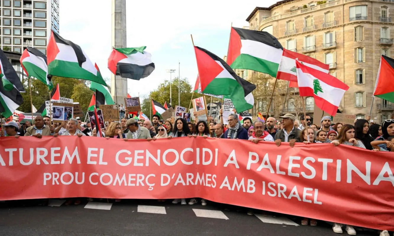 Manifestants de la iniciativa 'Fi al comerç d'armes amb Israel'.